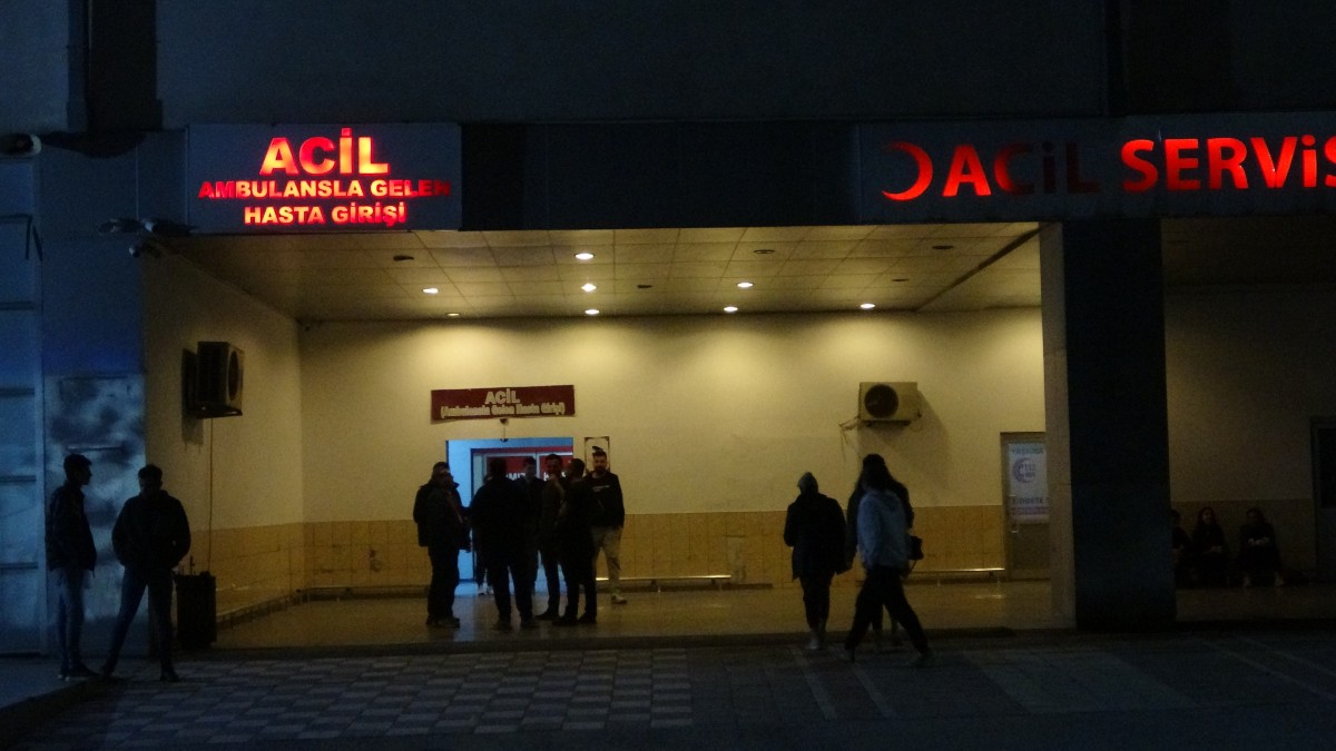 İki grup arasından çıkan bıçaklı kavgada 2 kişi yaralandı