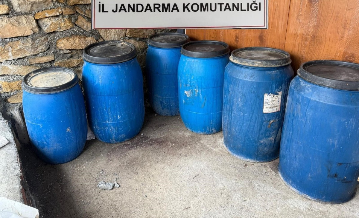 Jandarmadan kaçak alkol ve tütün operasyonu
