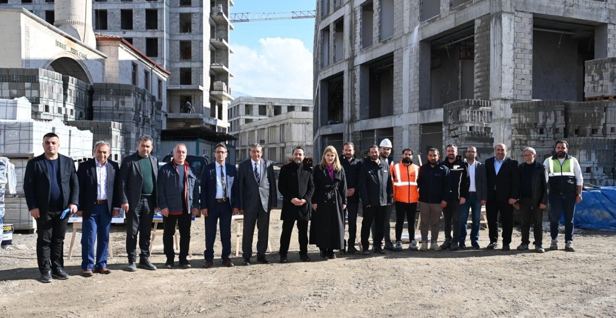 Milletvekilleri Ölmeztoprak ve Babacan, Çarşı Merkezi inşaatını yerinde inceledi