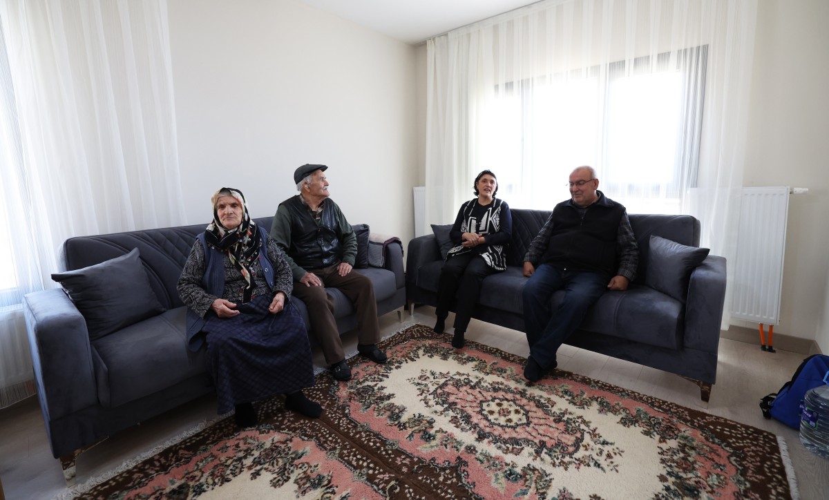 Darende ilçesindeki deprem konutlarına ilk afetzede aile yerleşti