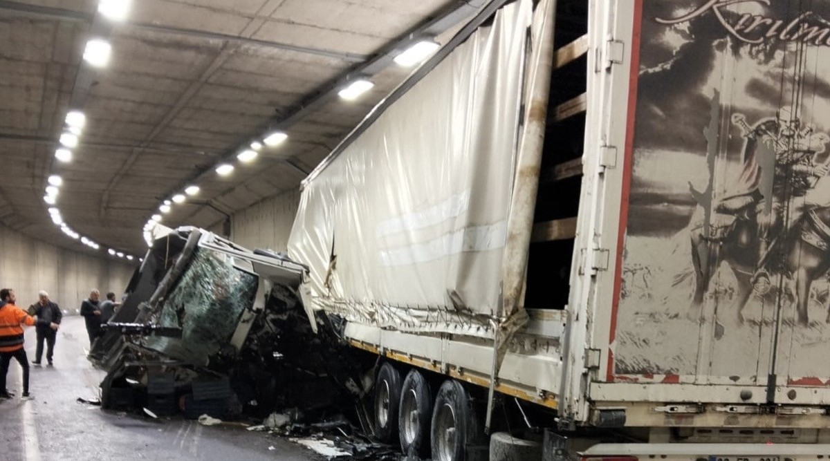 Erkenek Tüneli’nde trafik kazası: 1 ağır yaralı