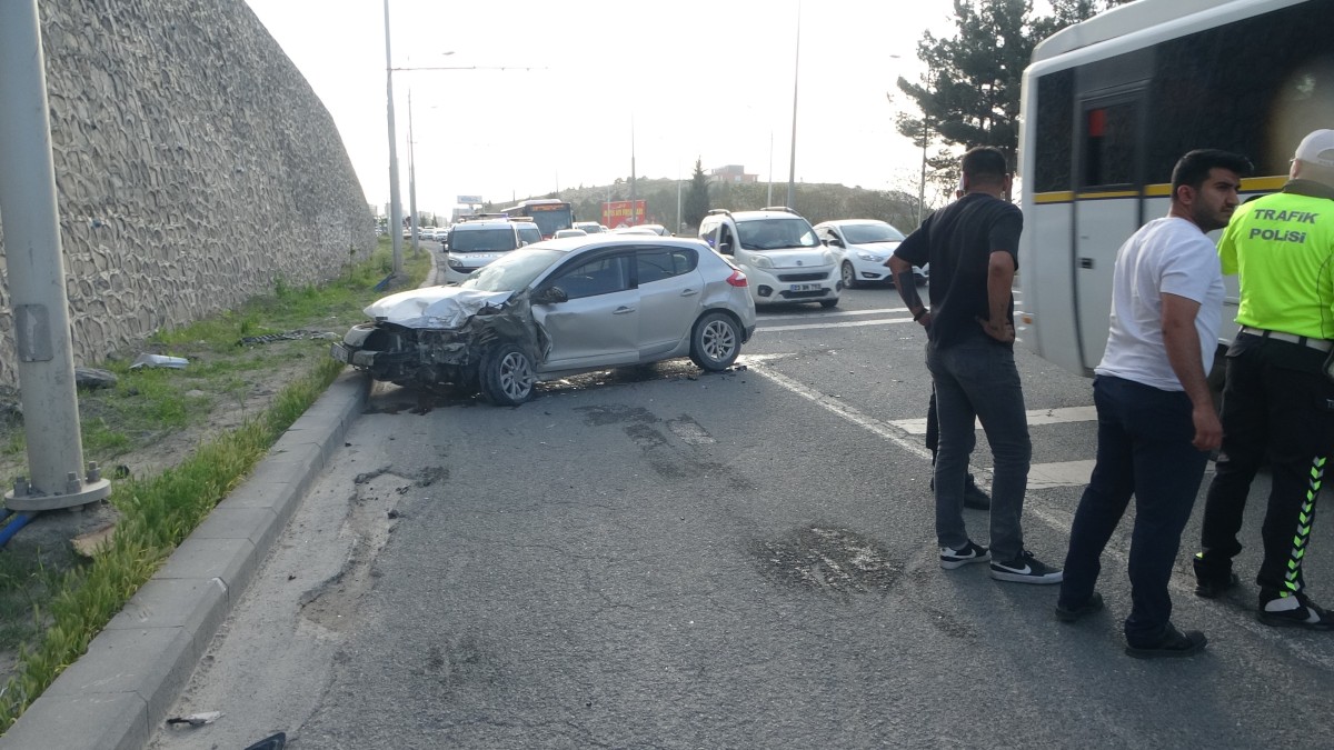 5 araçlı zincirleme kaza: 6 yaralı