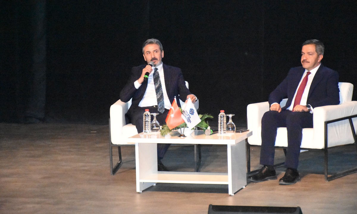Çalışma ve Sosyal Güvenlik Bakan Yardımcısı Aydın, Malatya'da öğrencilerle buluştu