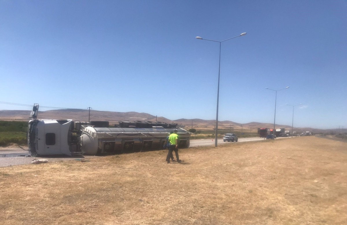 Yazıhan'da tanker devrildi: 1 kişi yaralandı
