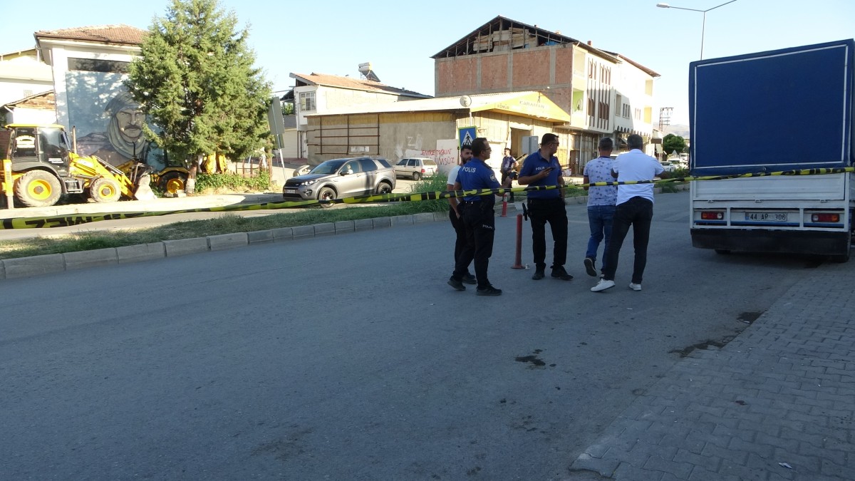 Husumetlilerin kavgası kantı bitti: 2 yaralı