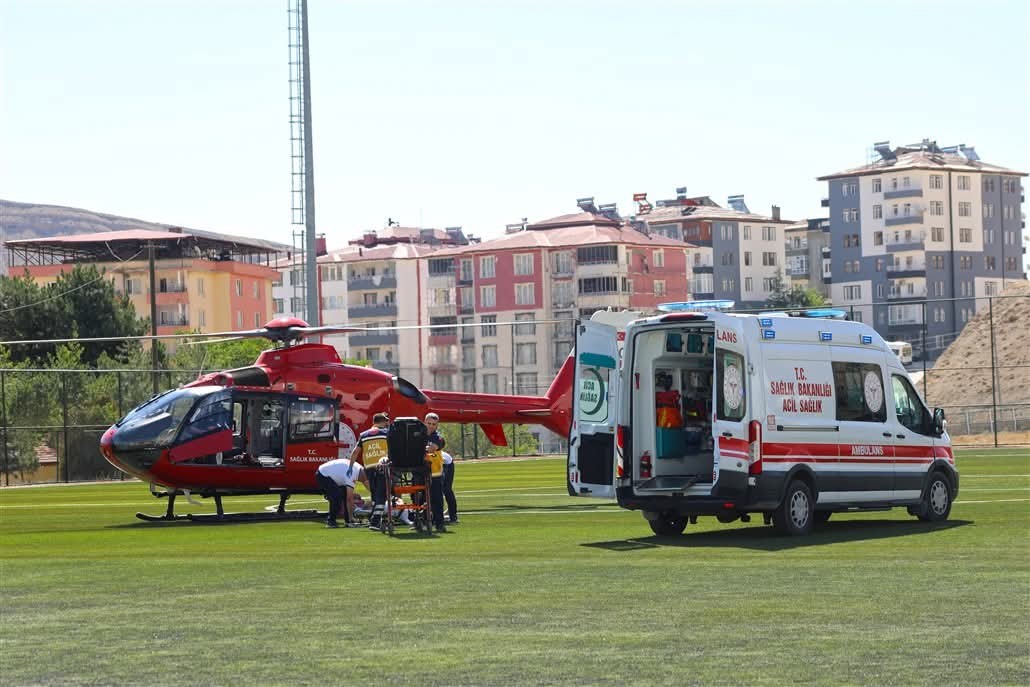 Ambulans helikopter 80 yaşındaki hasta için havalandı