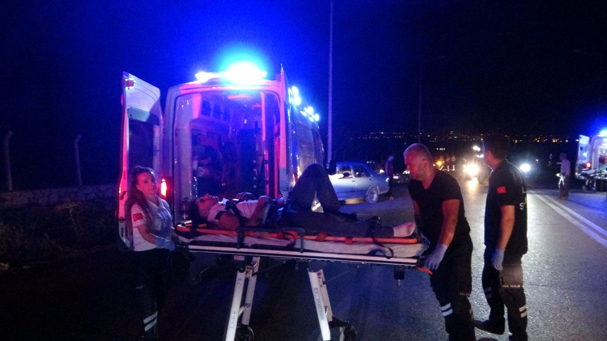 Kontrolden çıkan motosiklet devrilerek metrelerce savruldu: 2 kişi ağır yaralandı