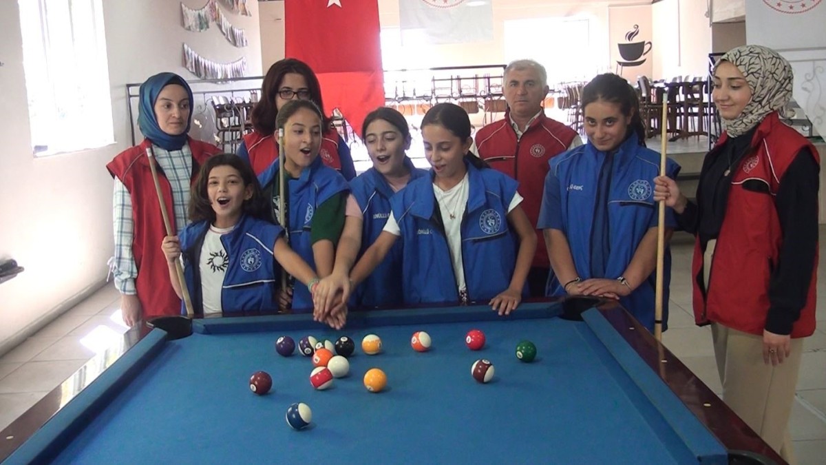 Pütürgeli genç kızlardan bilardo kursuna yoğun ilgi