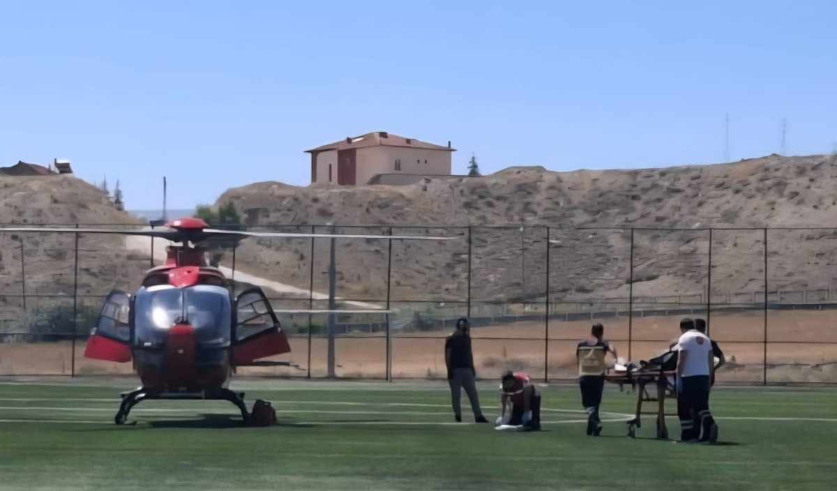 Darende’de kalp krizi geçiren hasta hava ambulansıyla Malatya’ya sevk edildi