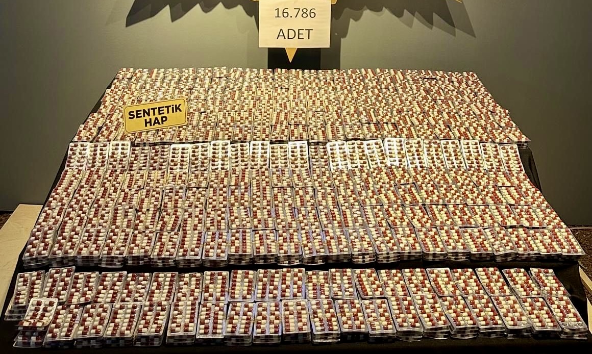Narkotik operasyonu: 16 bin 786 sentetik ecza hap ele geçirildi