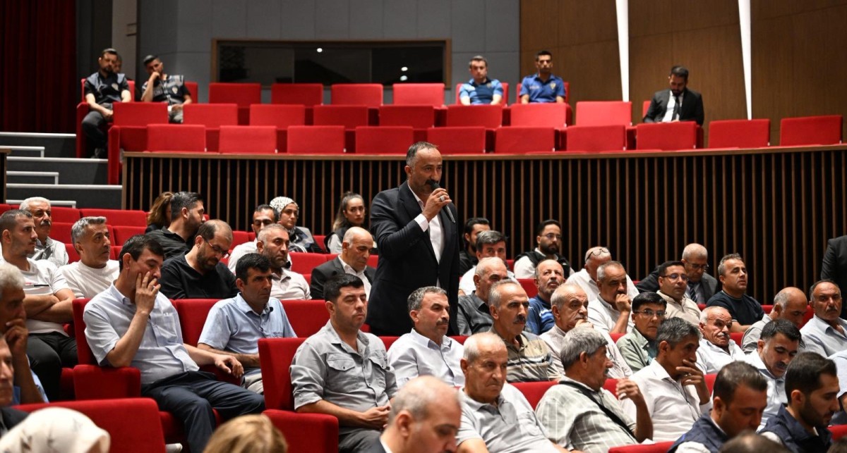 Vali Seddar Yavuz Arapgir’de muhtarlarla buluştu