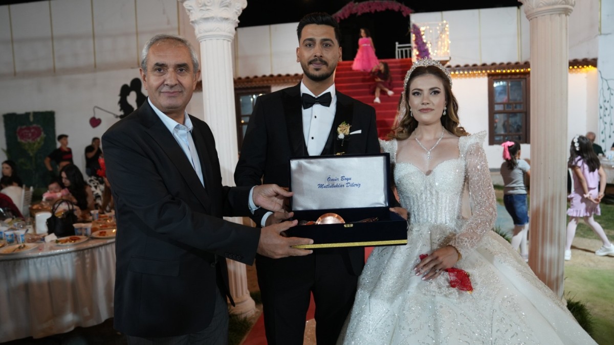 Genç Çifte Başkan Jest’i: Makam Aracı Gelin Arabası Oldu