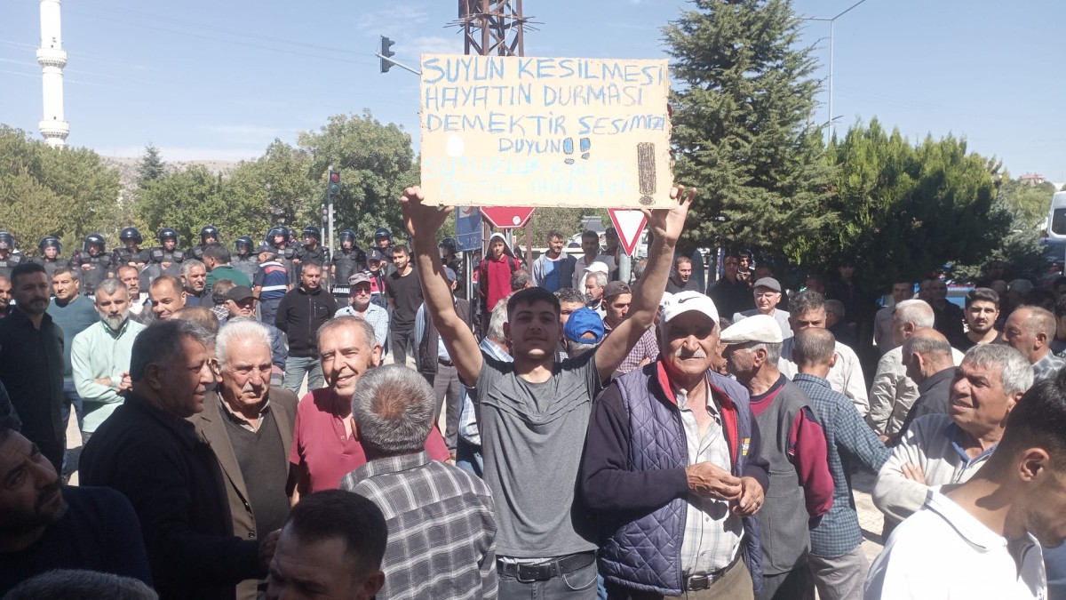 Su Sıkıntısı Erkeneklileri Sokağa Döktü