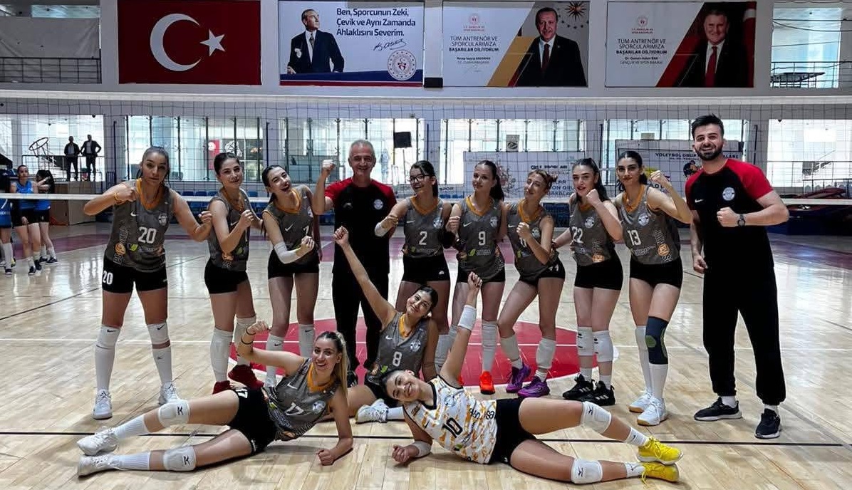 Nicer Hotel Voleybol Sezona Deplasmanda Galibiyetle Başladı