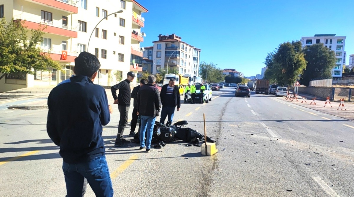  Kamyon İle Motosiklet Çarpıştı: 1 Kişi Yaralandı