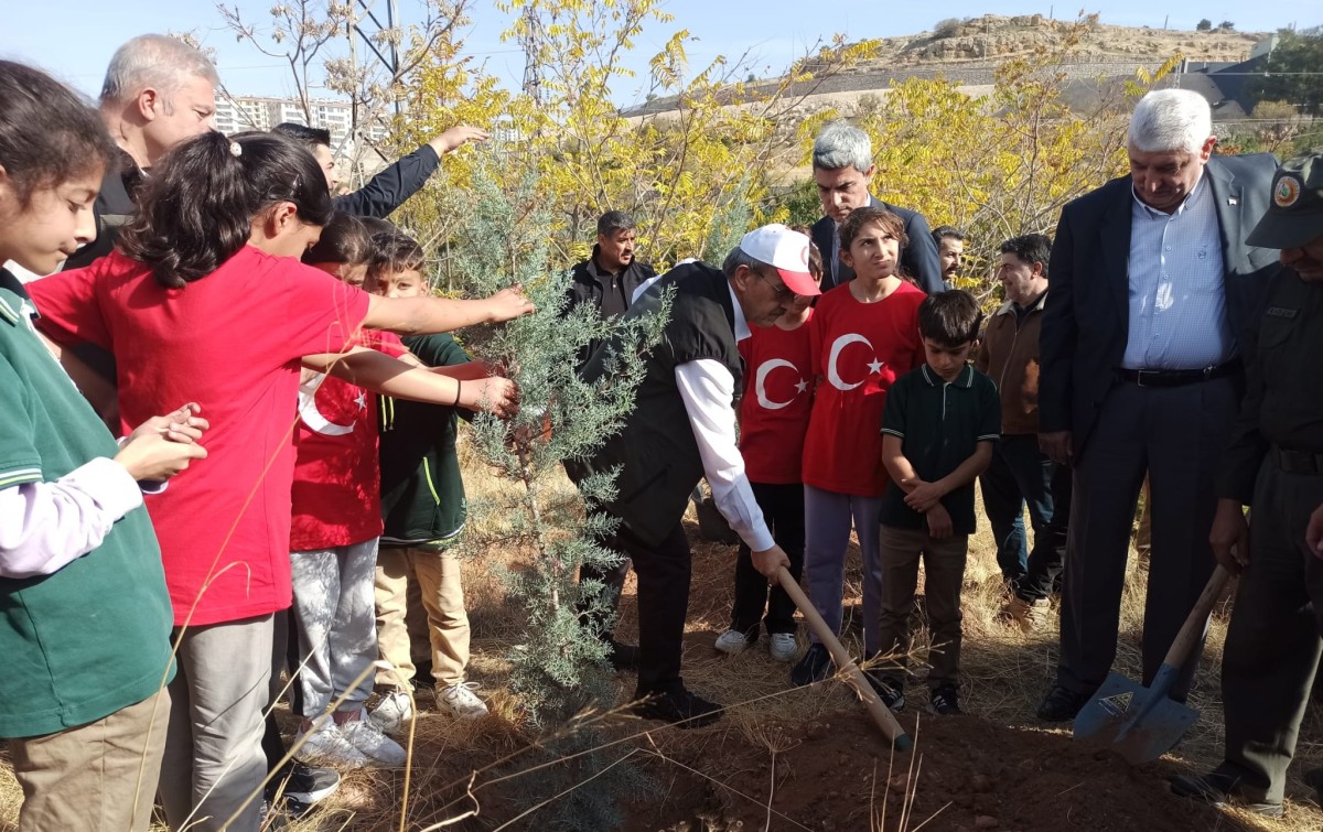 Cumhuriyetin 102. Yılına Özel 102 Fidan Malatya'da Toprakla Buluştu