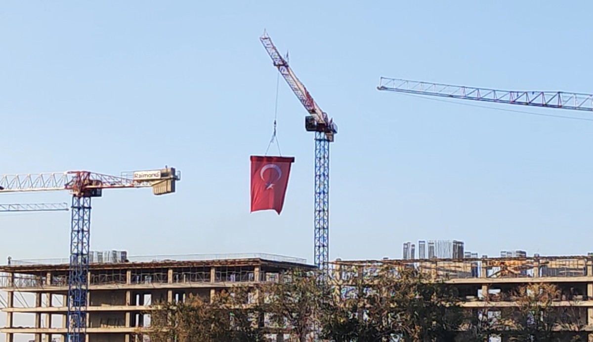 Vinç Operatöründen 29 Ekim’e Anlamlı Kutlama