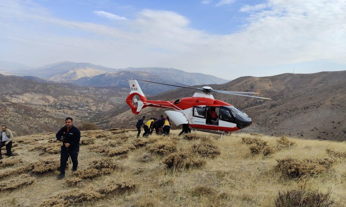 Ağaç Keserken Yaralandı, Hava Ambulansı İle Kurtarıldı