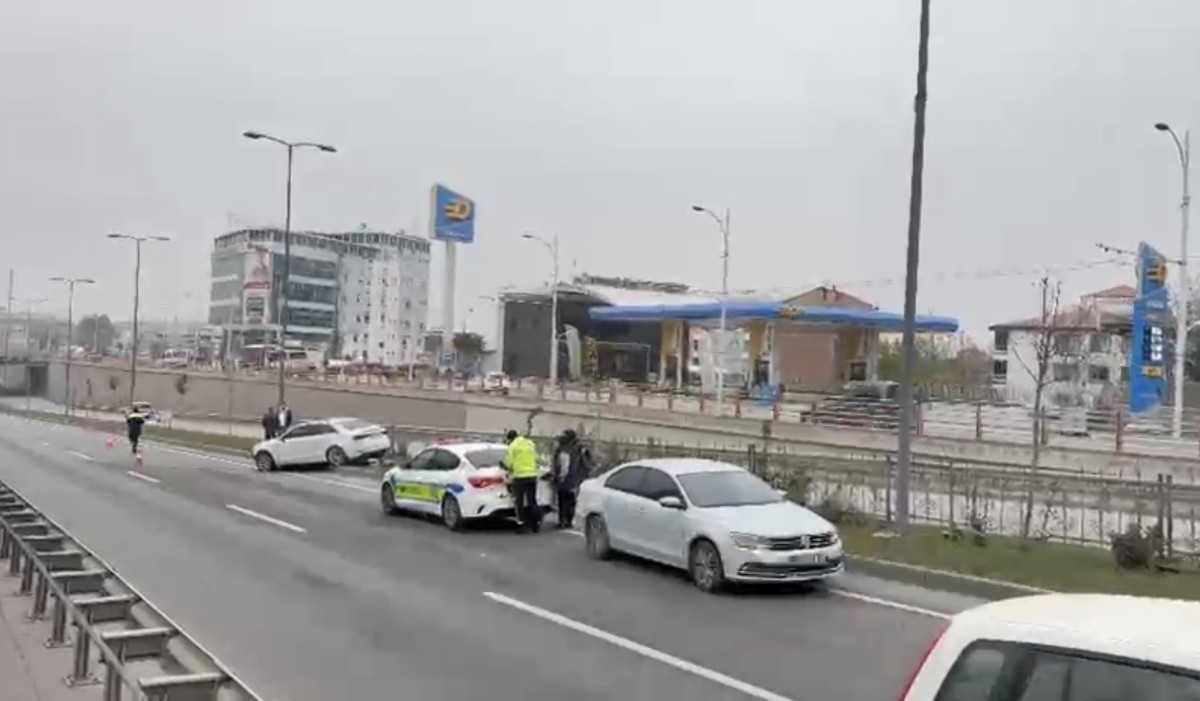 İki Araç Çarpıştı: Maddi Hasar Meydana Geldi