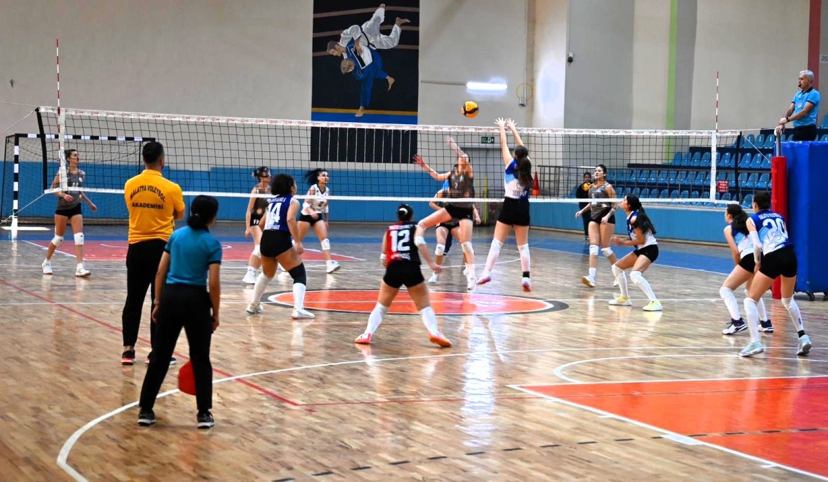 Nicer Hotel Voleybol’dan Derbide Net Galibiyet