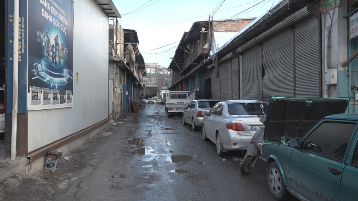 Küçük Sanayi Sitesi Kurasında İki Esnaf Açıkta Kaldı