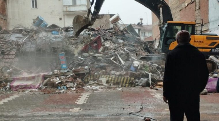 Deprem Davalarında Bilirkişi Raporu Bekleniyor