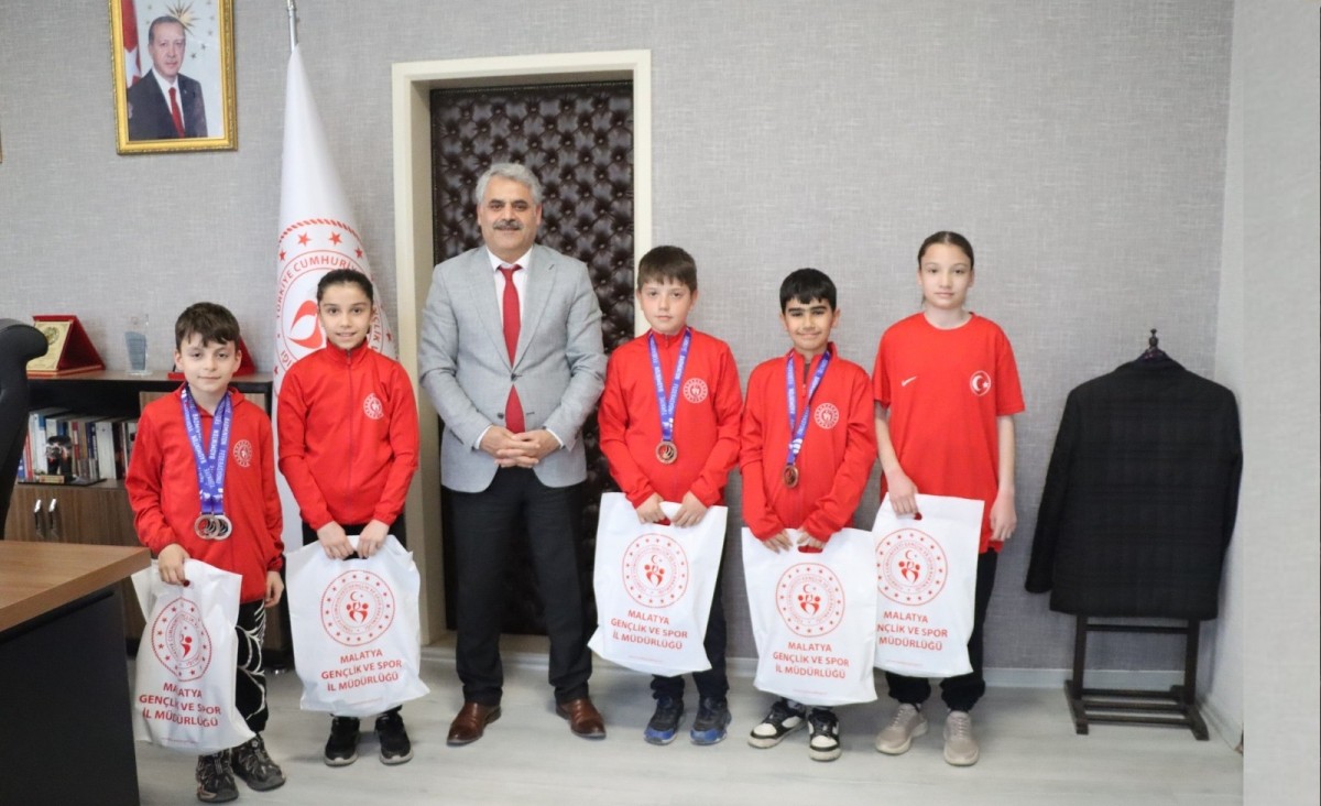 Malatyalı Sporcular Türkiye Badminton Şampiyonası’nda Derece Yaptı