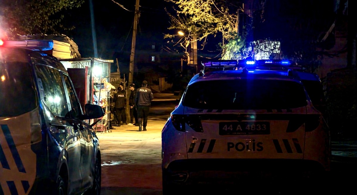 Sokak Kavgası Kanlı Bitti: 14 Yaşındaki Çocuk Bıçaklandı