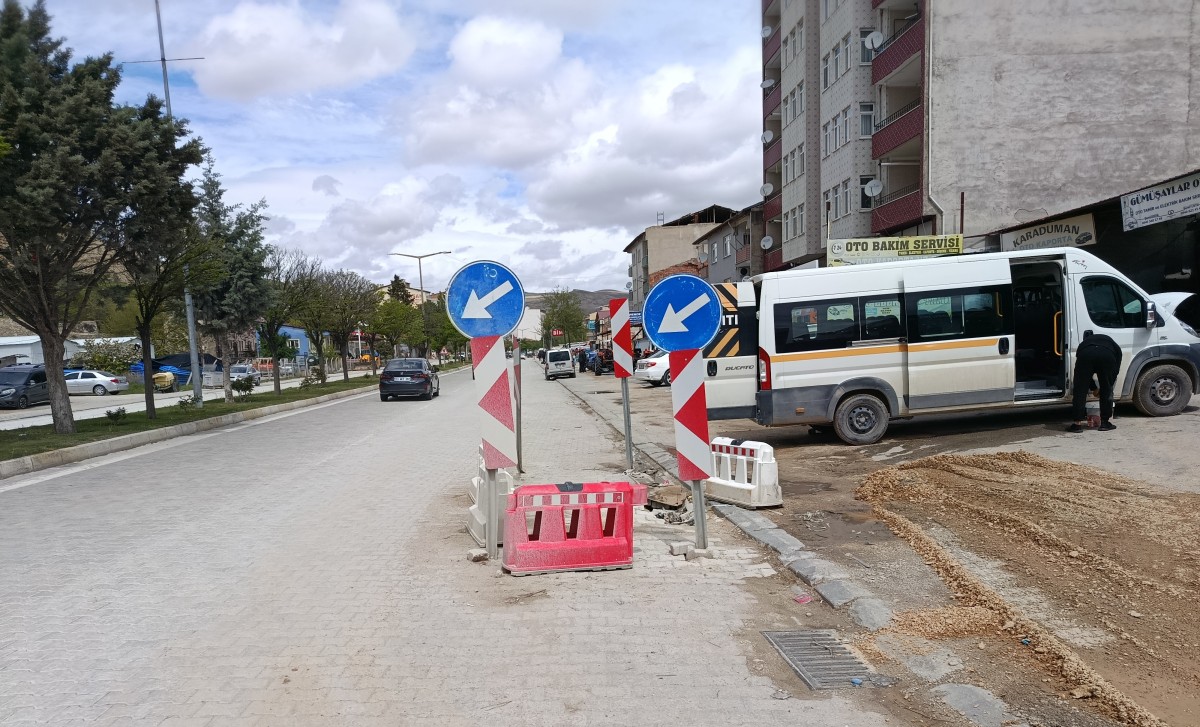 D-300 Karayolu’nda Bitmeyen Çalışma Tepki Çekiyor