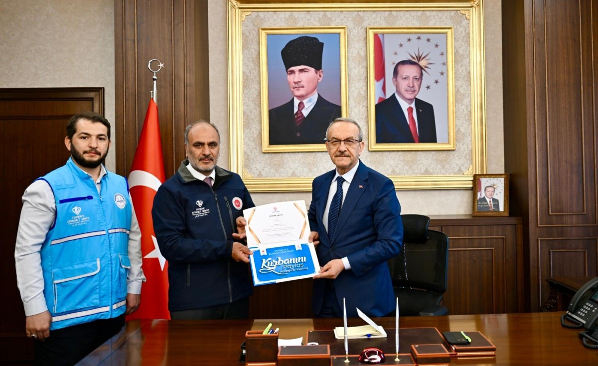 Vali Seddar Yavuz’dan TDV’ye Kurban Bağışı