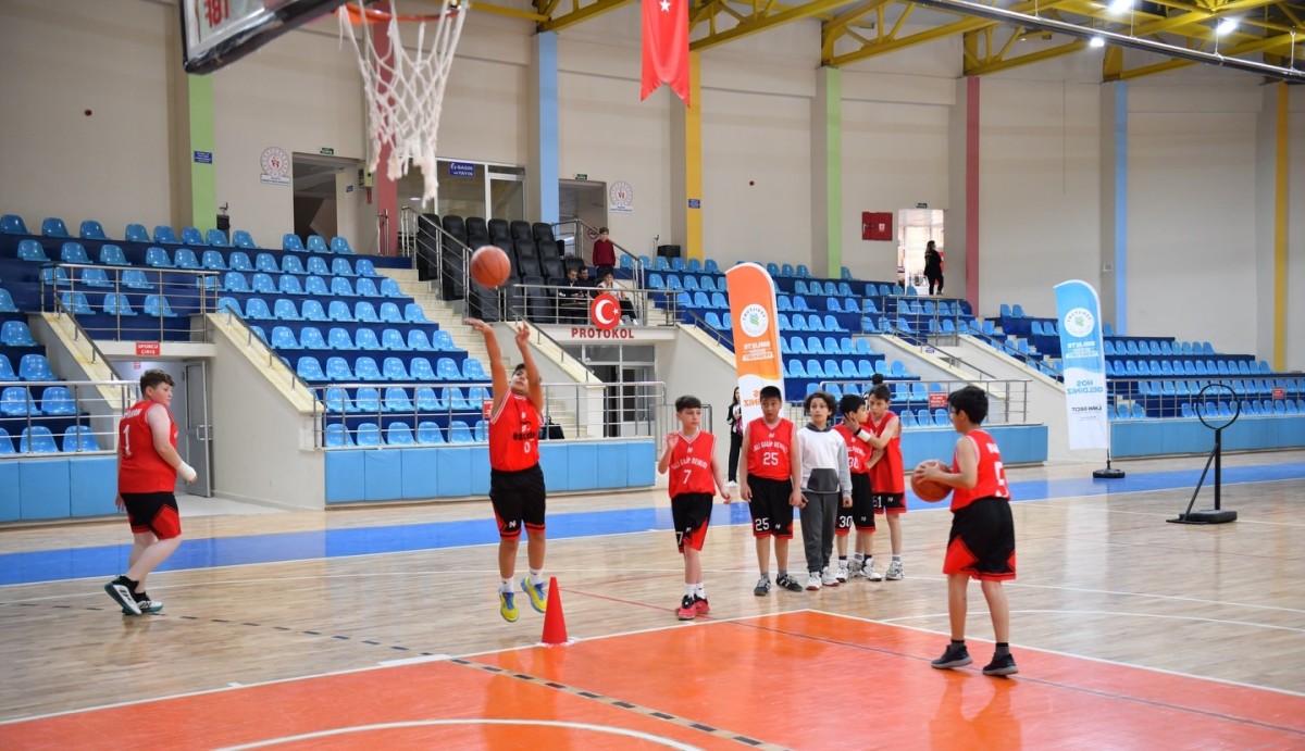  Basketbol Turnuvasında Dostluk ve Rekabet Bir Arada Yaşandı
