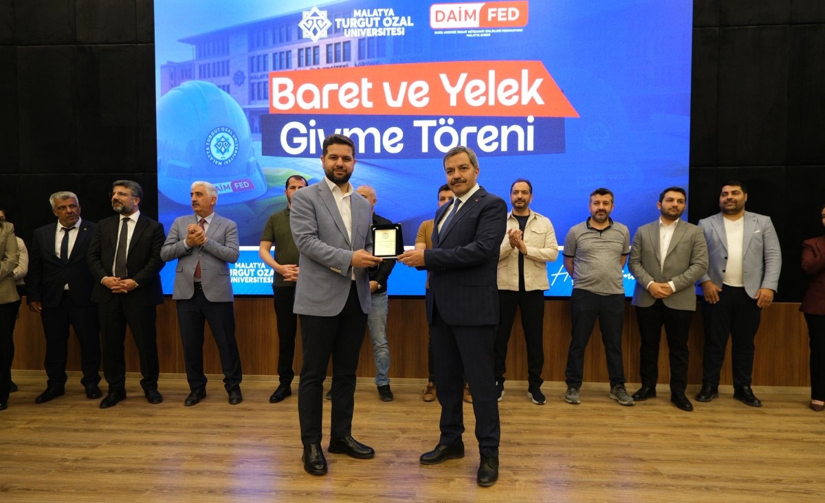 DAİMFED Malatya’dan Mühendis Adaylarına Baret ve Yelek Desteği