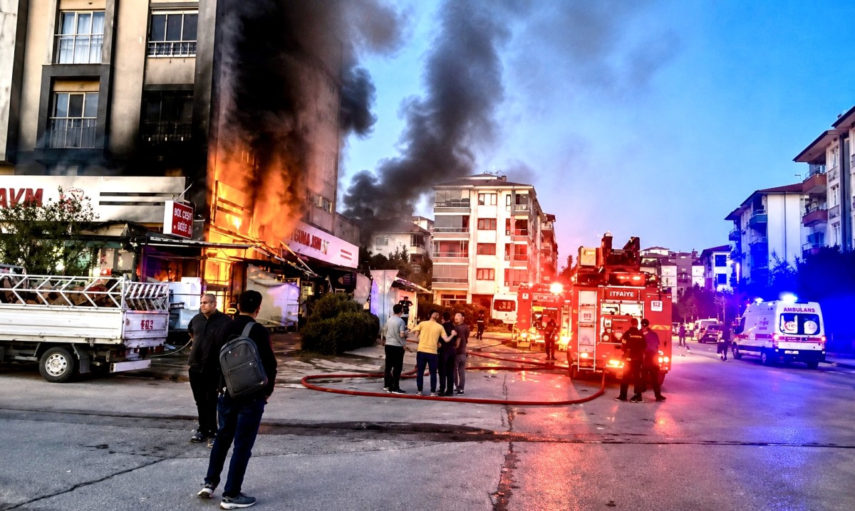 AVM’de Yangın: Büyük Çaplı Hasar Oluştu