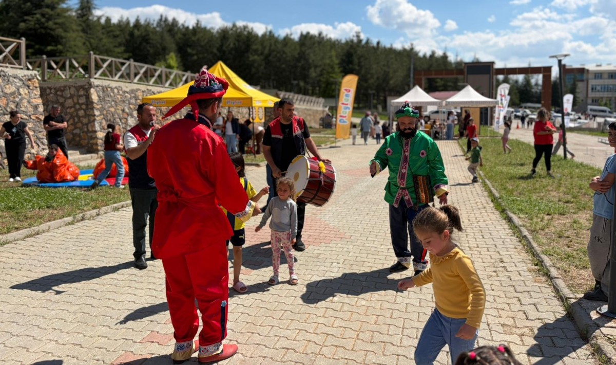 Playland Eğlence Tırı Doğanşehirli Çocuklara Unutulmaz Bir Gün Yaşattı