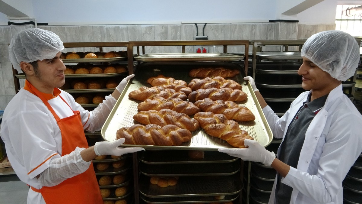 Öğrenciler günlük 15 bin ekmek üretecek
