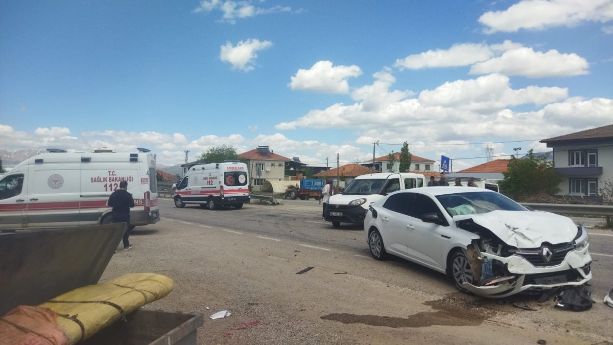 Doğanşehir’de İki Araç Çarpıştı: 2 Yaralı