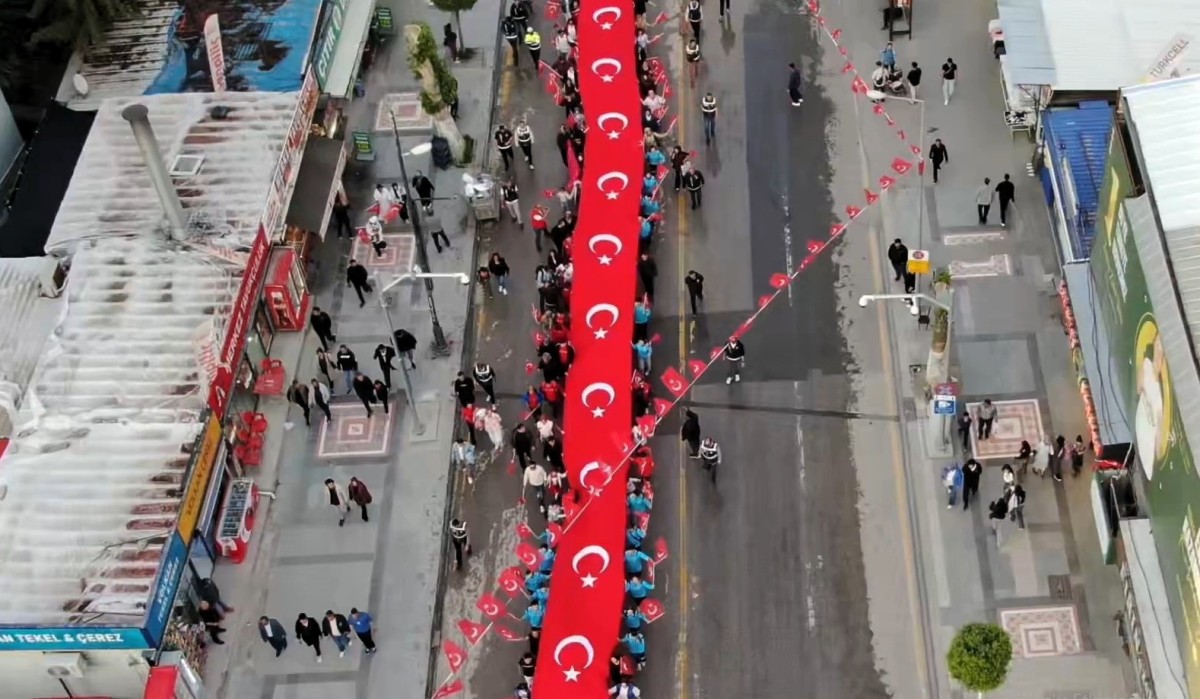 19 Mayıs Coşkusu Fener Alayıyla Taçlandı