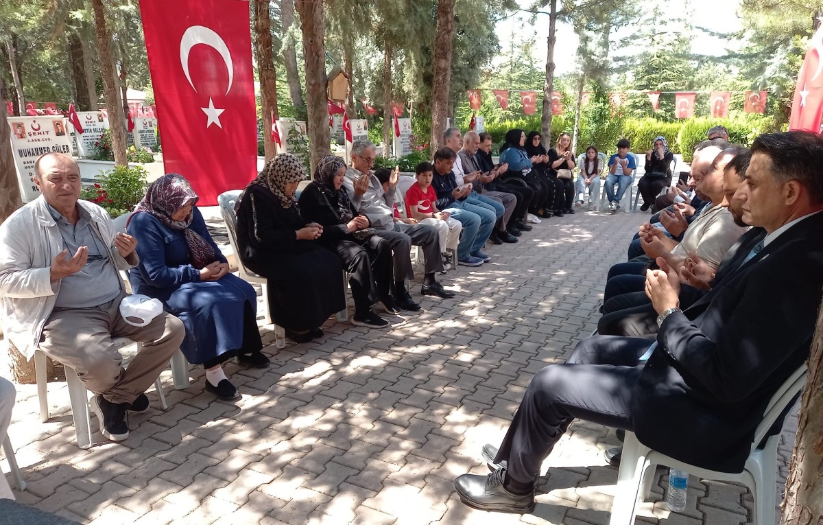 Şehitler Bayram Öncesi Dualarla Anıldı