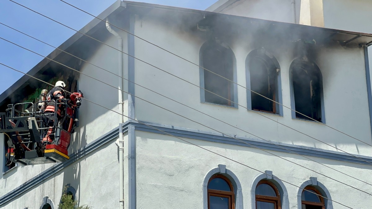 Medresede Korkutan Yangın; Maddi Hasar Oluştu
