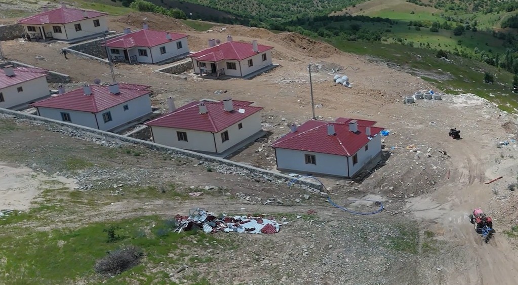 Ballıkaya Mahallesi'ndeki Deprem Konutlarında Teslim Gecikmesi Tepki Çekiyor